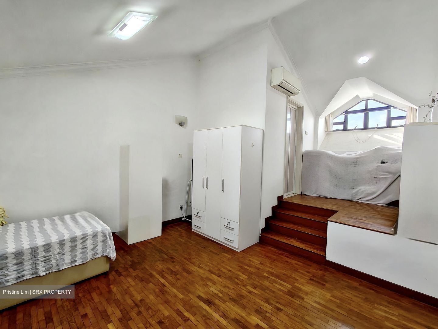 King's Road (D10), Terrace #494558661